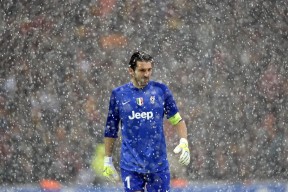 九游(中国)-今夜大奖赛焦点战！密尔沃基雄鹿迎战切尔西，血战或上演